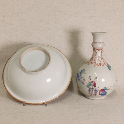 Lot 37 - A Chinese export famille rose vase