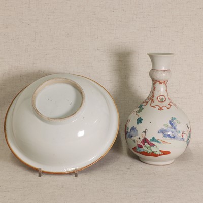 Lot 37 - A Chinese export famille rose vase