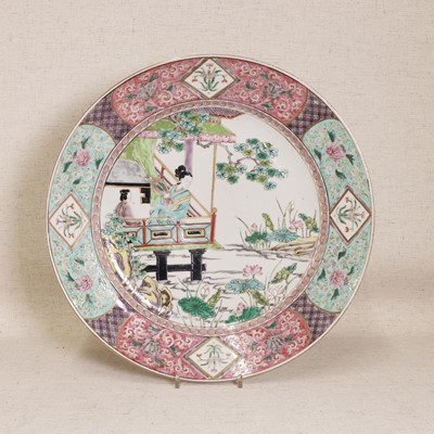 Lot 41 - A famille rose charger