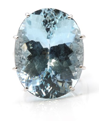 Lot 322 - An 18ct white gold single stone aquamarine ring