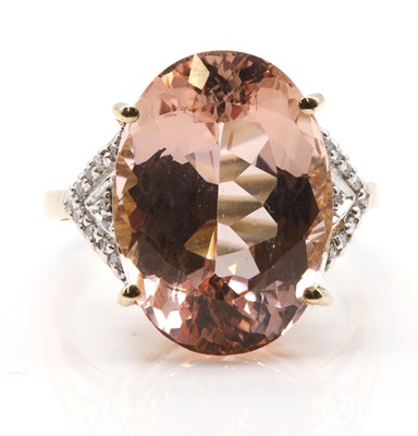 Lot 315 - A 9ct gold single stone morganite ring