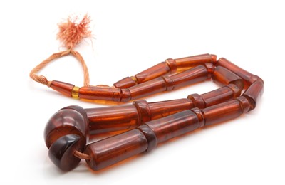 Lot 132 - An Art Deco single row graduated amber bead necklace