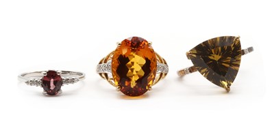 Lot 386 - Three 9ct gold rings