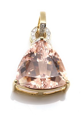 Lot 317 - An 18ct gold morganite and diamond pendant