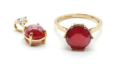 Lot 164 - A 9ct gold star ruby and diamond pendant