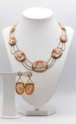 Lot 35 - An early 19th century carved shell cameo necklace and earrings suite