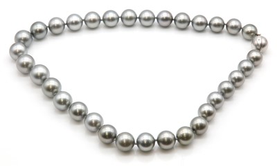 Lot 253 - A single row graduated cultured Tahitian pearl necklace