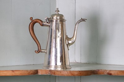 Lot 337 - A George I silver coffee pot