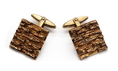 Lot 76 - A pair of 9ct gold cufflinks