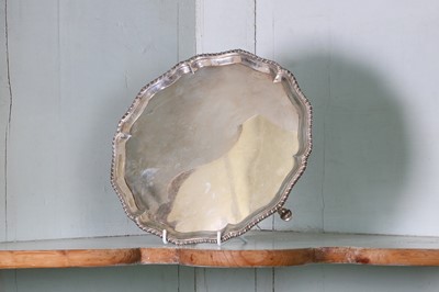 Lot 346 - A George III silver waiter