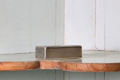 Lot 352 - A Victorian silver engine-turned table snuff box