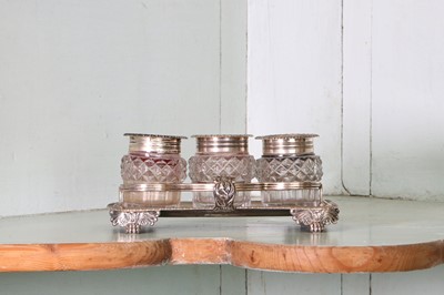 Lot 351 - A small George III silver inkstand
