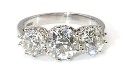 Lot 89 - A platinum three stone diamond  ring