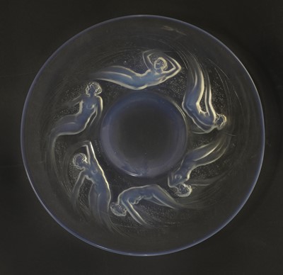 Lot 117 - A René Lalique 'Ondines' opalescent glass plate