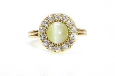 Lot 54 - A late Victorian chrysoberyl and diamond circular cluster ring