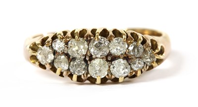 Lot 39 - A gold diamond ring