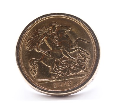 Lot 475 - A 9ct gold half sovereign ring