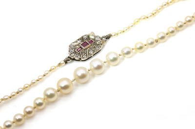Lot 154 - A single row graduated pearl necklace