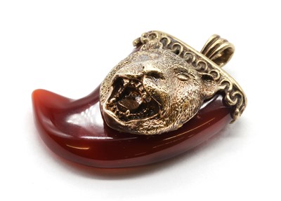 Lot 173 - A 9ct gold cornelian claw pendant