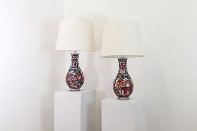 Lot 1 - A pair of export porcelain vase table lamps