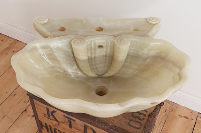 Lot 422 - A carved onyx basin