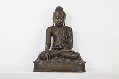 Lot 26 - A bronze figure of Buddha