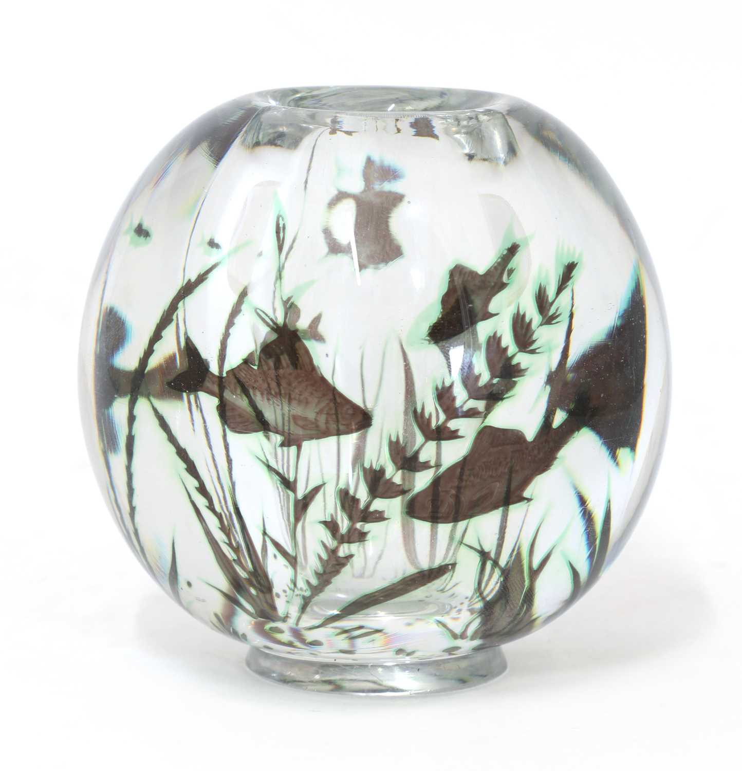 Lot 263 - An Orrefors 'Fish-Graal' glass vase