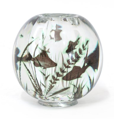 Lot 263 - An Orrefors 'Fish-Graal' glass vase