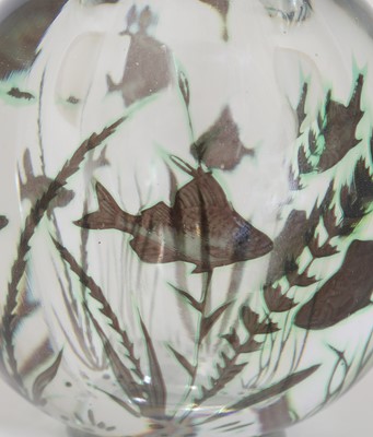 Lot 263 - An Orrefors 'Fish-Graal' glass vase