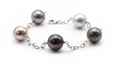 Lot 326 - A white gold cultured South Sea Tahitian pearl bracelet