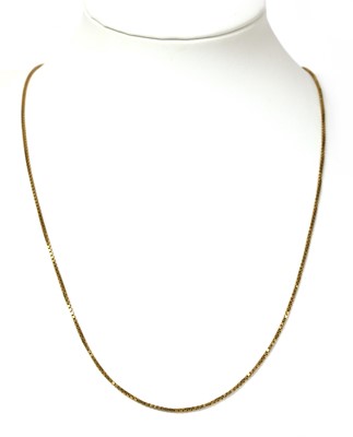 Lot 416 - An Italian gold box link chain