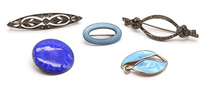 Lot 370 - A collection of silver jewellery