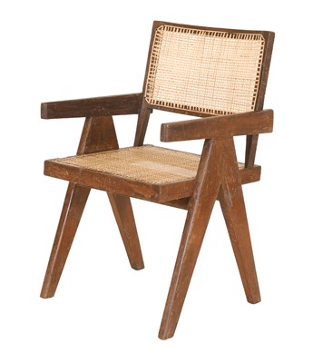 Lot 389 - A 'V' Type armchair