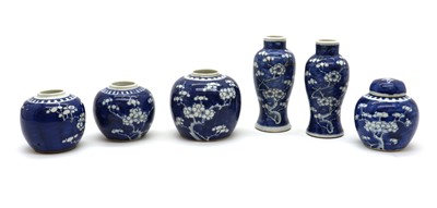 Lot 125 - A collection of Chinese blue and white
