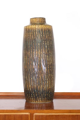 Lot 392 - A large 'Rubus' vase
