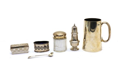 Lot 33 - A collection of silver items