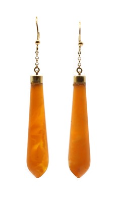 Lot 91 - A small collection of amber jewellery