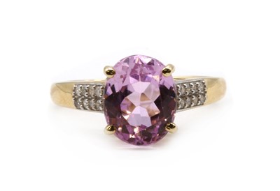 Lot 186 - A 14ct gold kunzite and diamond ring