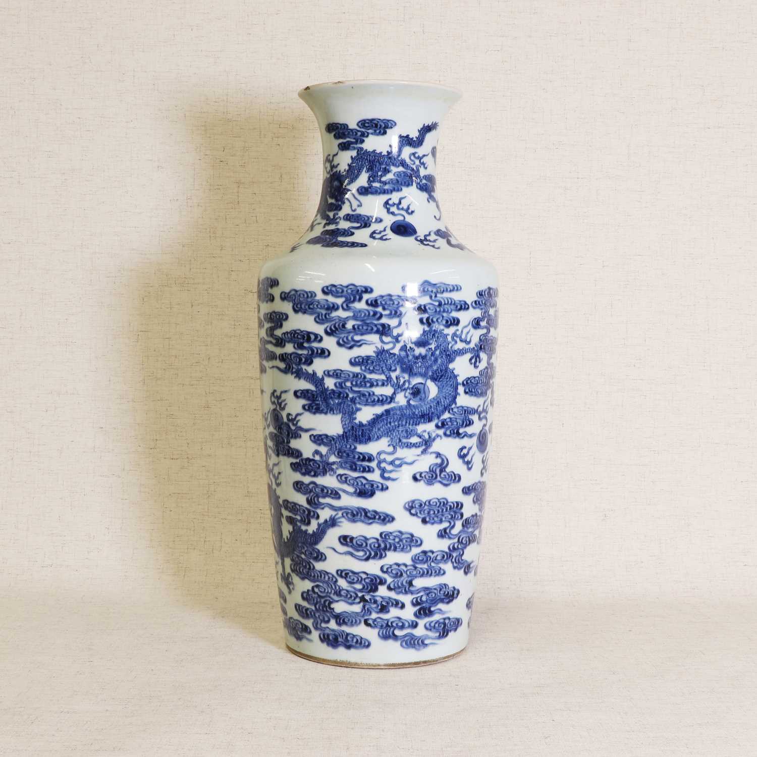 Lot 32 - A Chinese blue and white vase