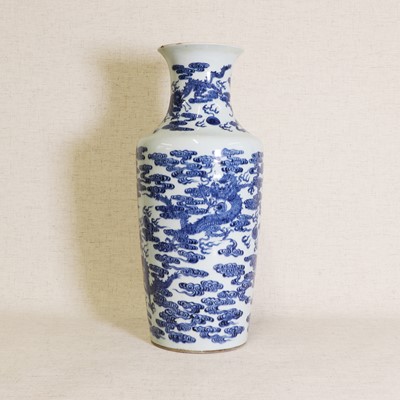 Lot 32 - A Chinese blue and white vase