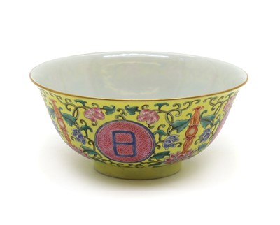 Lot 126 - A Chinese famille rose bowl