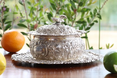 Lot 349 - A silver dish and cover on stand