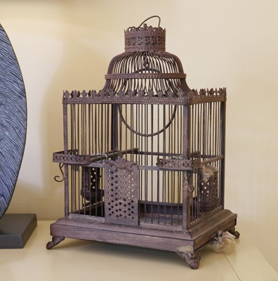 Lot 423 - A Regency style toleware birdcage