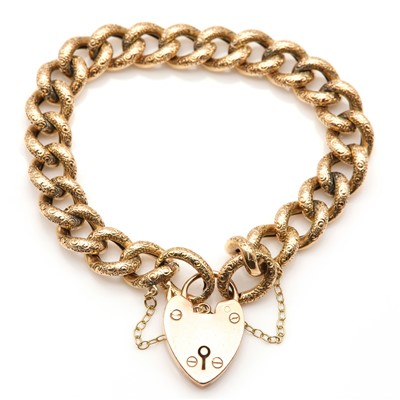 Lot 81 - An Edwardian hollow curb chain bracelet