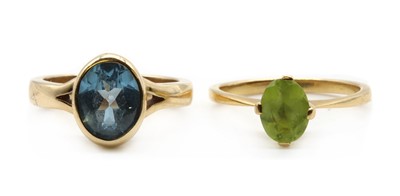 Lot 381 - A gold single stone peridot ring