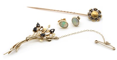 Lot 401 - A collection of gold jewellery