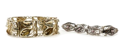 Lot 440 - A collection of silver and costume jewellery