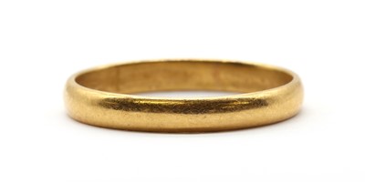 Lot 42 - A 22ct gold wedding ring