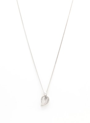 Lot 74 - An 18ct white gold diamond pendant