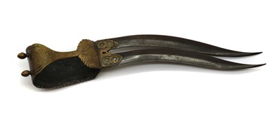 Lot 125 - An Indian twin bladed Bichwa